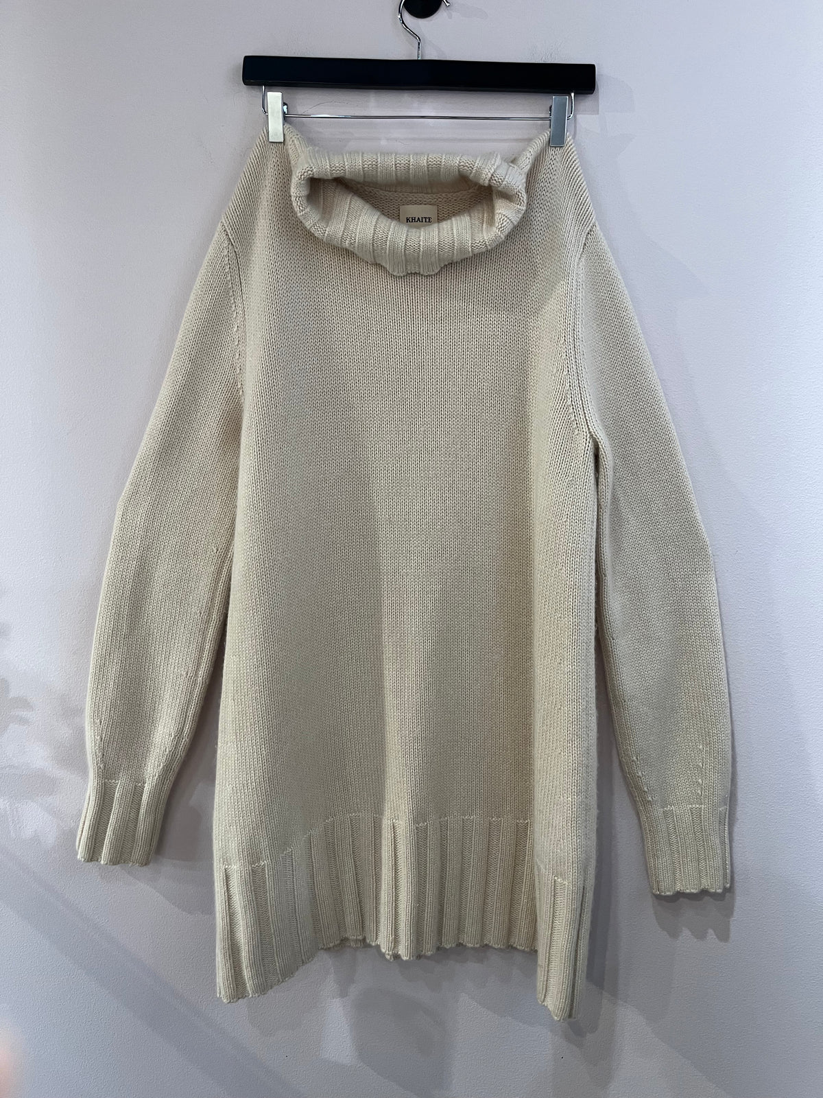 108458 - Khaite - Dresses - White - M - Image 1 circular-filename:27_10_2026_f749519e-6697-46a9-9948-8ae7f0e1f216_captured_image